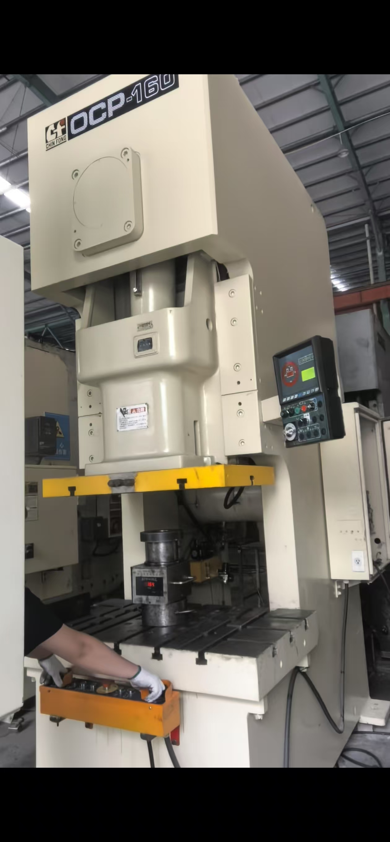 Pneumatic Press Machine 160T Good condition